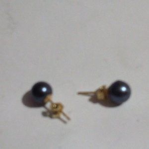 18k gold tahitian pearl studs